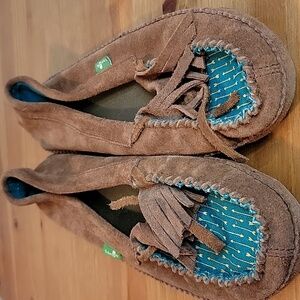 Sanuk Brown Suede Shy Anne Moccasins With Fringe - Size 6